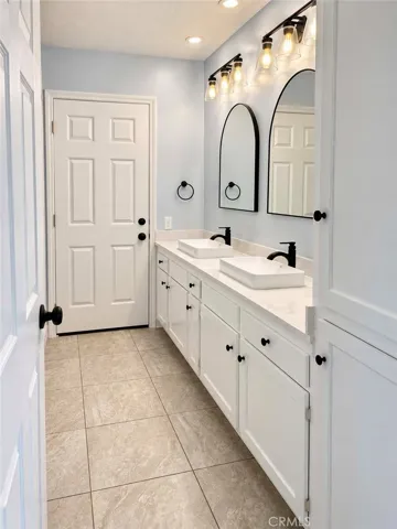 Guest-Hallway Bath