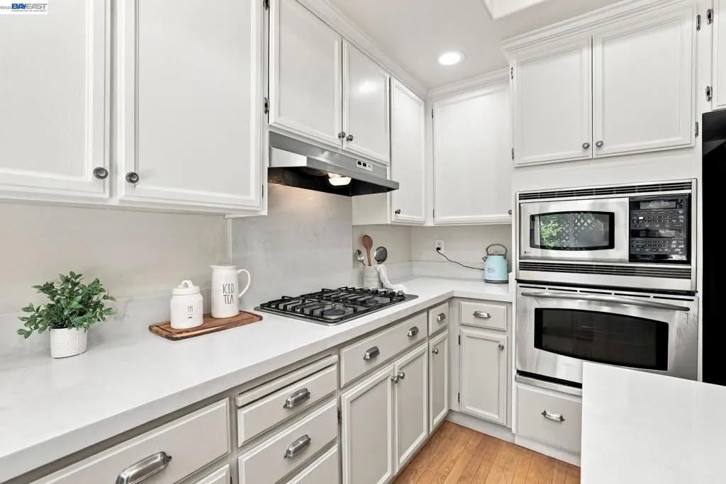 Newer high end appliances Newer high end appliances