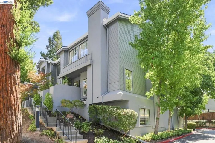 Corner lot -exterior
