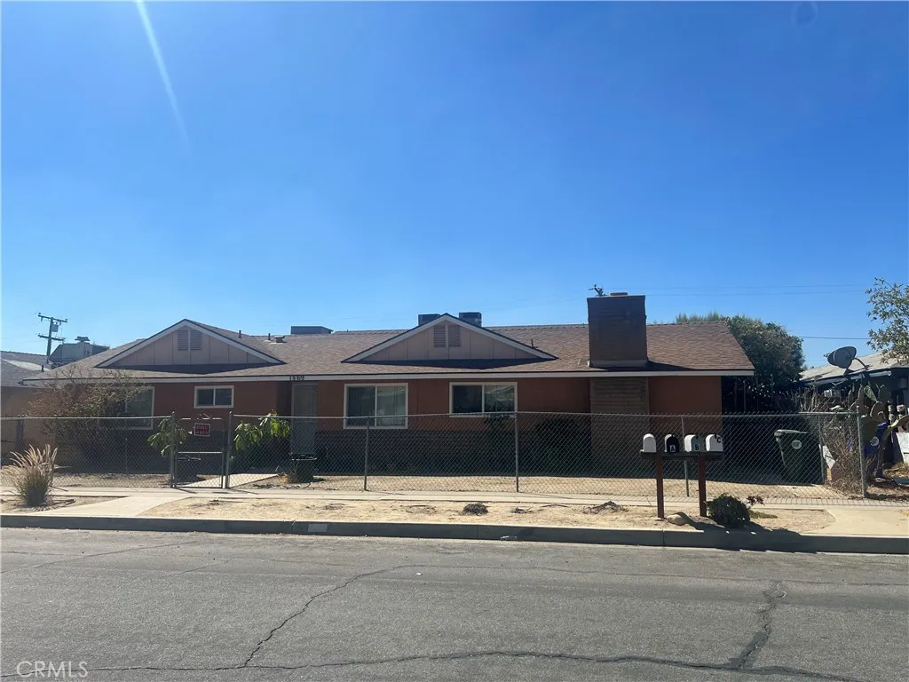 1569 W Ramona