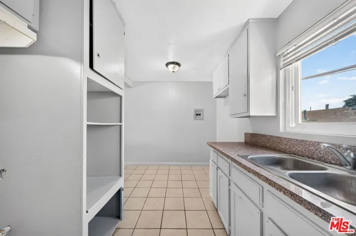 3220 Carlin Avenue G, Lynwood, California 90262 — photo 4