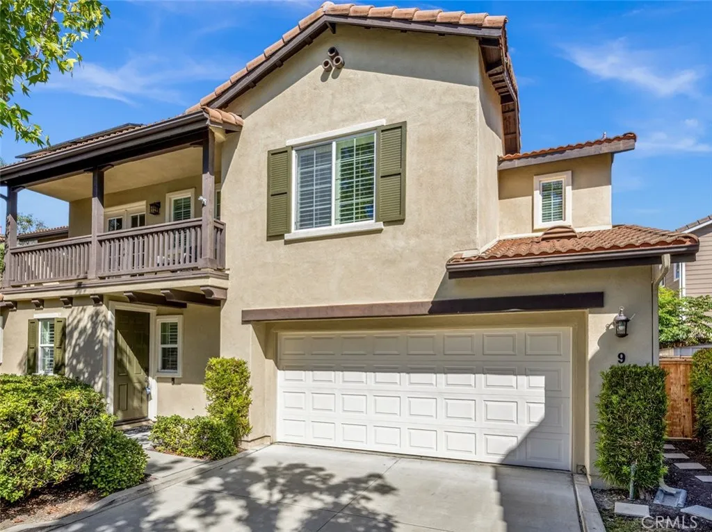 Detached 3 Bedroom Home with a long driveway, 2-car garage, and private yard Detached 3 Bedroom Home with a long driveway, 2-car garage, and private yard