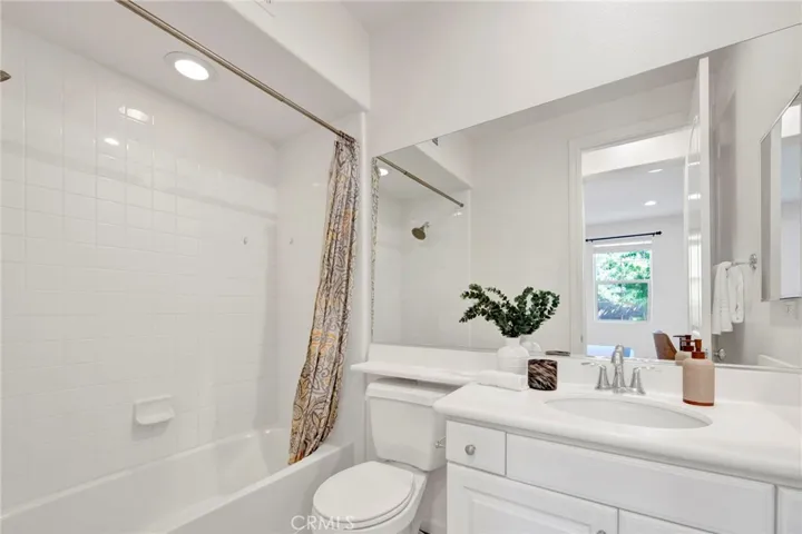 En-suite downstairs 3