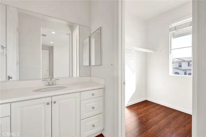 Jack-Jill Front Bath