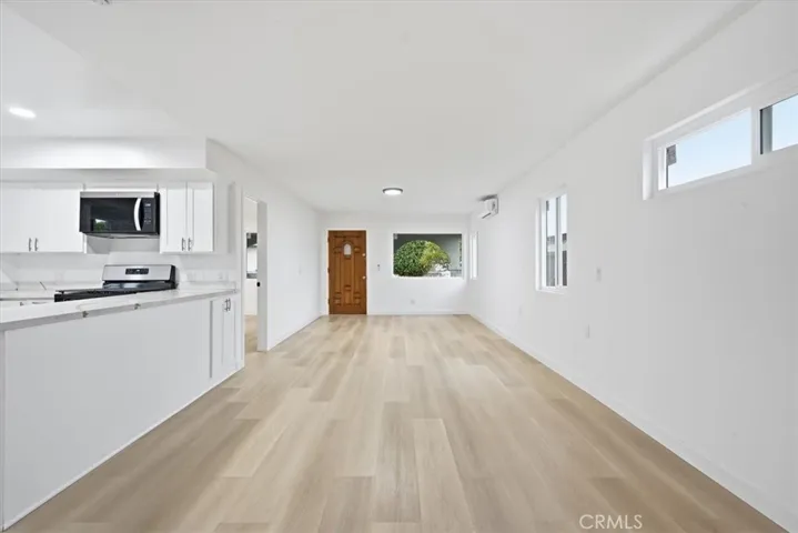 2470 Webster, Long Beach, California 90810 — photo 4