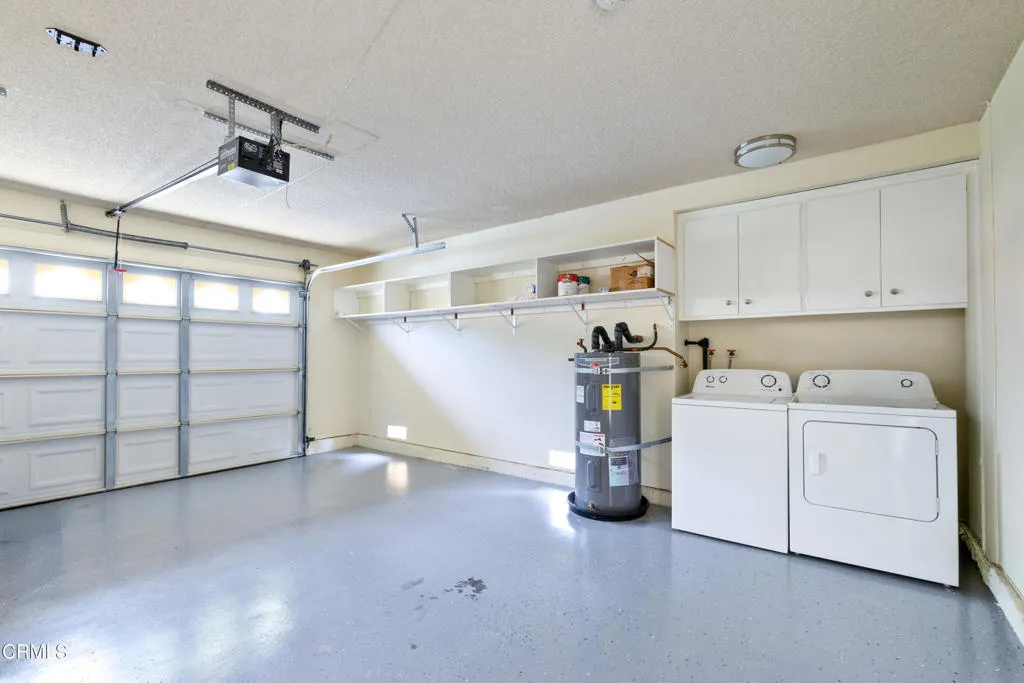 Garage, washer dryer included