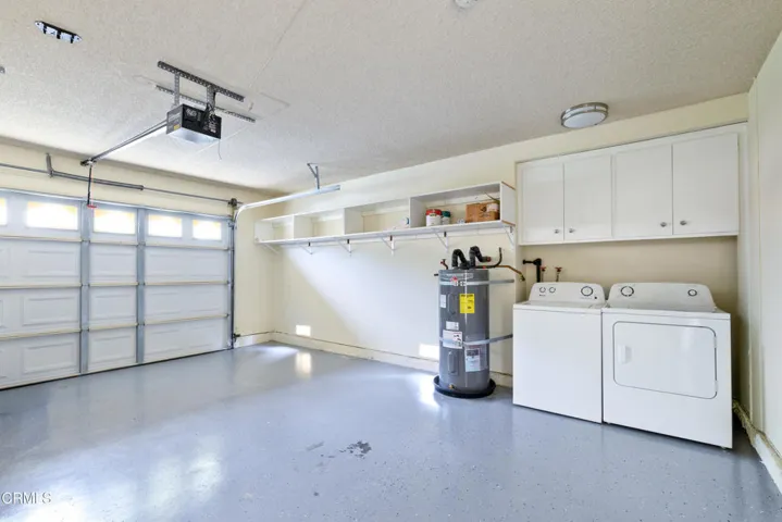 Garage, washer dryer included