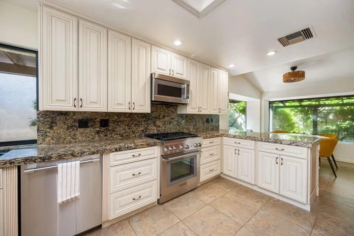 30-web-or-mls-DS_Erie_Miller_0926_030