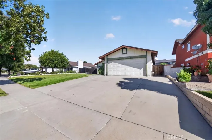 1141 Fallbrook Drive, Corona, California 92878 — photo 4
