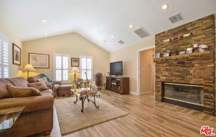 2340 Caldero, Montrose, California 91020 — photo 4