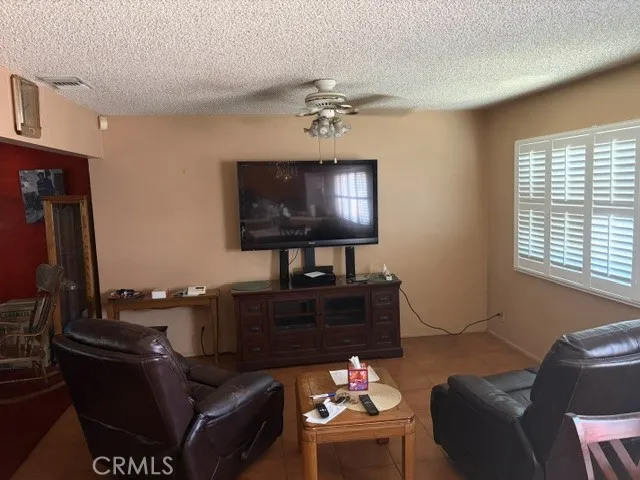 944 Kenwood, Inglewood, California 90301 — photo 4