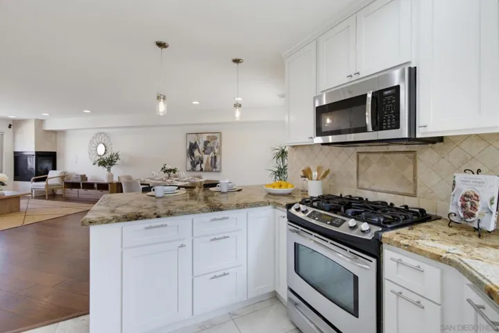 4279 Lamont, San Diego, California 92109 — photo 4