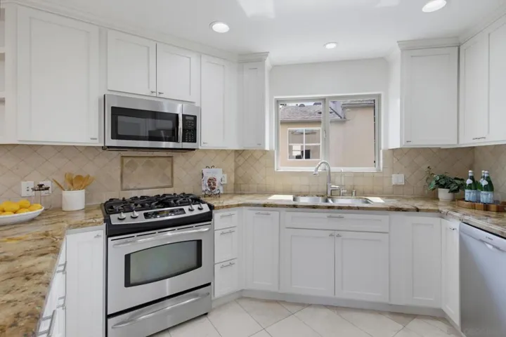 4279 Lamont, San Diego, California 92109 — photo 5