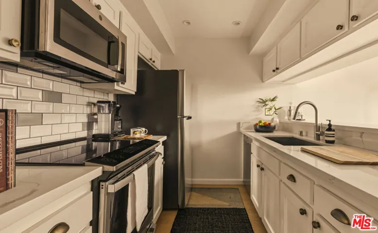 1230 N Sweetzer Avenue 204, West Hollywood, California 90069 — photo 5