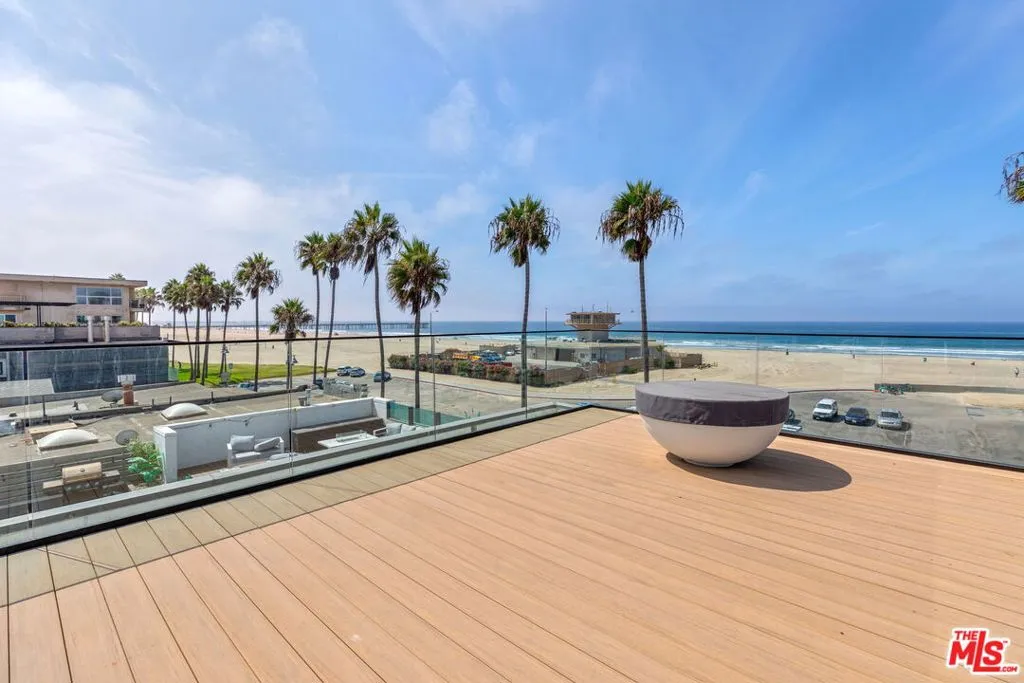 2205 Ocean Front Walk