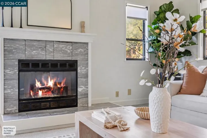 6480 Oakwood Dr, Oakland, California 94611 — photo 4