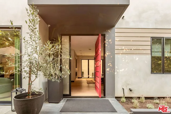 2260 Alcyona Drive, Los Angeles, California 90068 — photo 4