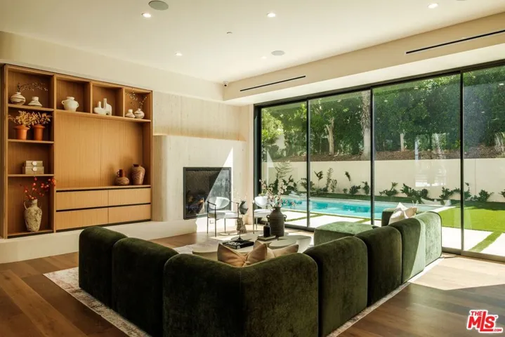 18100 Karen Drive, Los Angeles, California 91356 — photo 4