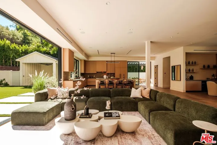 18100 Karen Drive, Los Angeles, California 91356 — photo 5