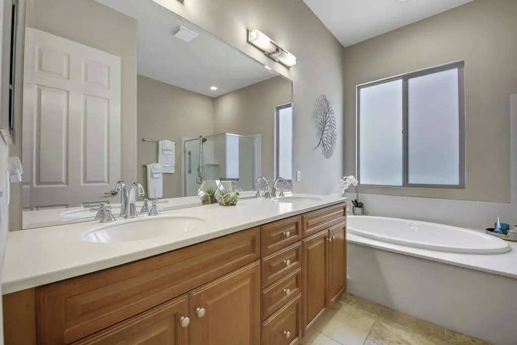 25 MASTER BATH ABNB 25 MASTER BATH ABNB