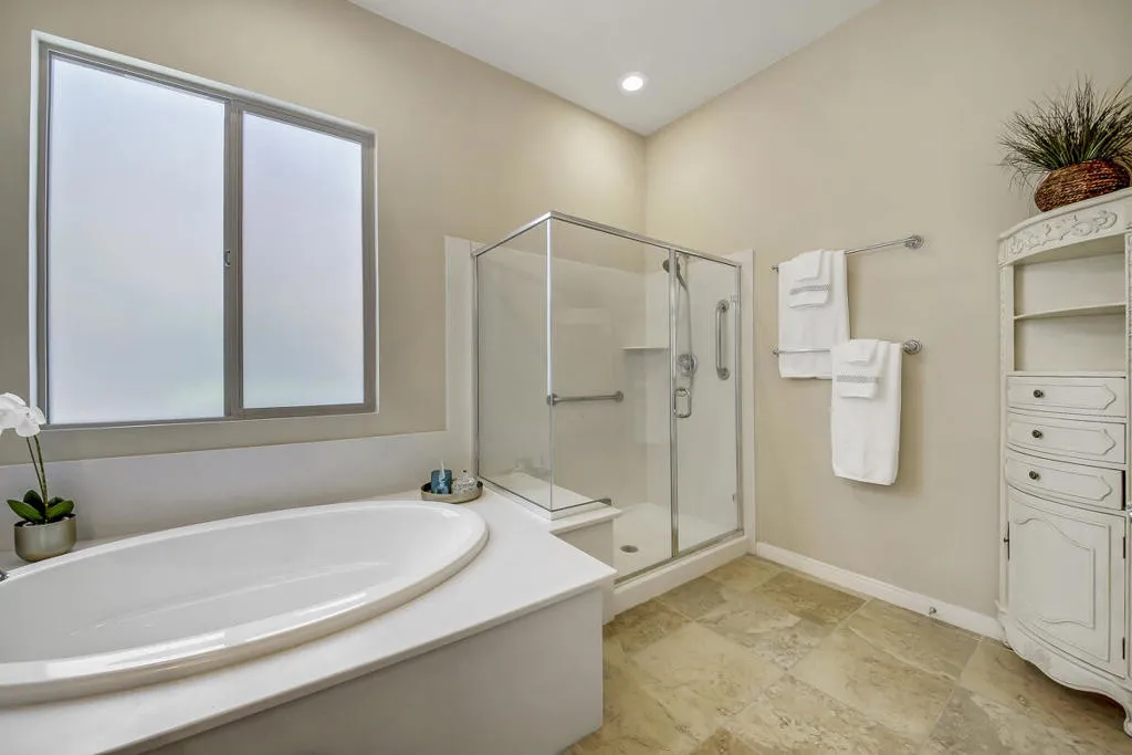 26 MASTER BATH ABNB 26 MASTER BATH ABNB