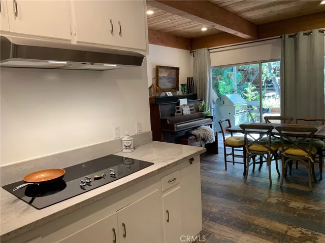 Modern electric appliances double oven, 5 burner cooktop, and Bosch Dishwasher. Cooking is a family affair and a group effort in this open kitchen with seating and Marble Countertops.