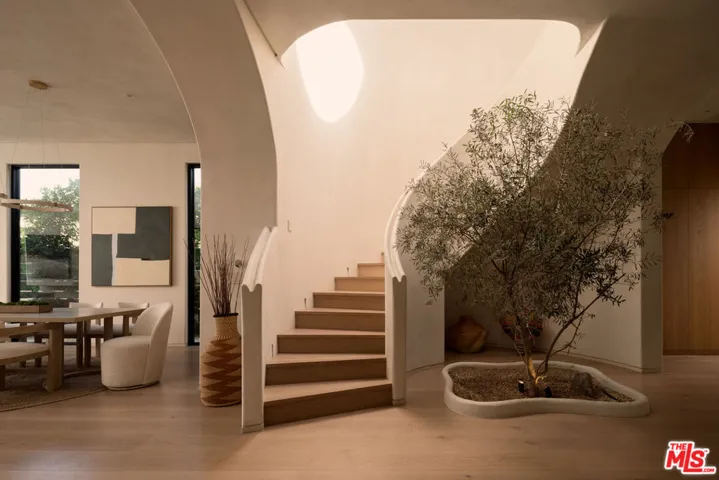 515 N Martel Avenue, Los Angeles, California 90036 — photo 5