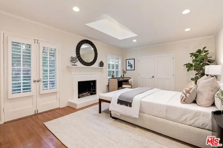 Second bedroom with fireplace