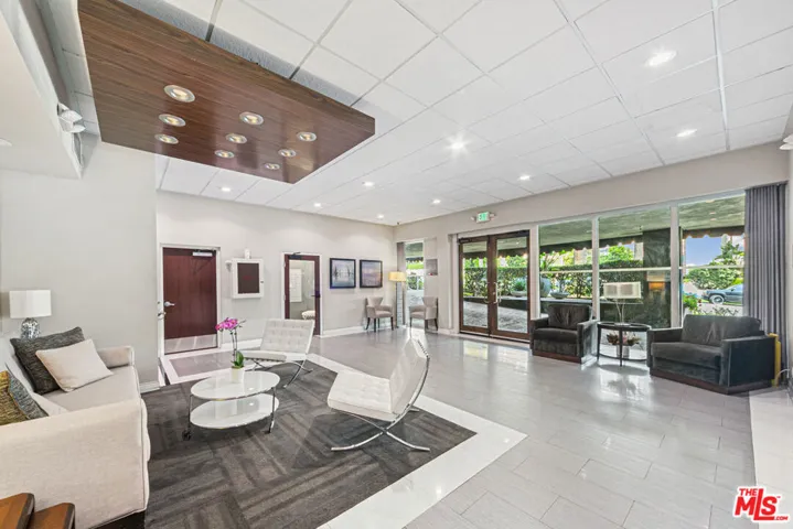 1745 Camino Palmero Street 439, Los Angeles, California 90046 — photo 4