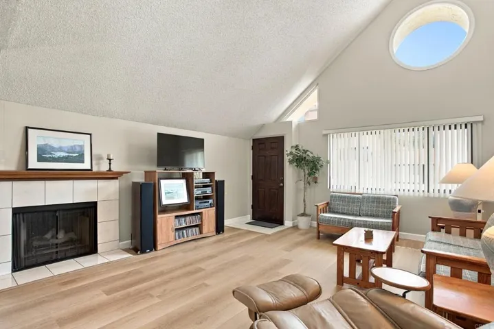 321 N Melrose Drive B, Vista, California 92083 — photo 4