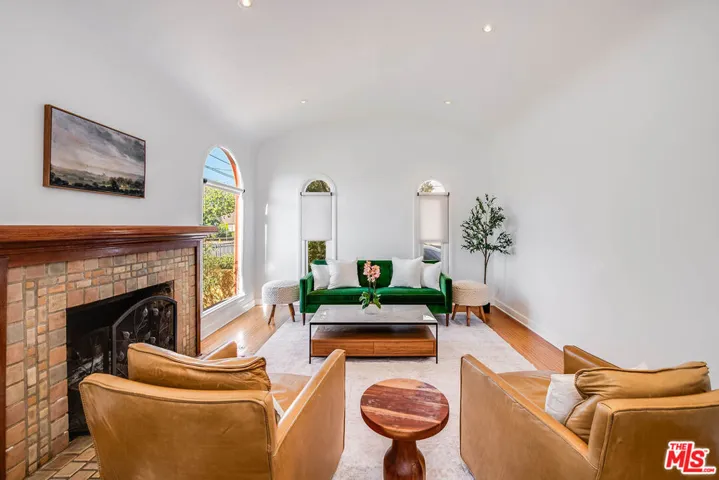 7321 Oakwood Avenue, Los Angeles, California 90036 — photo 4