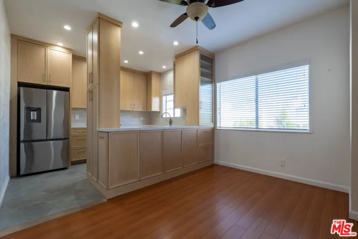 5135 Zelzah Avenue 305, Encino, California 91316 — photo 4