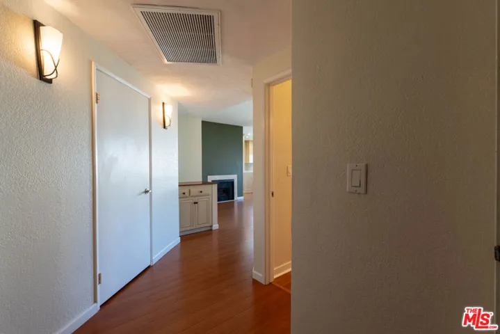 5135 Zelzah Avenue 305, Encino, California 91316 — photo 5