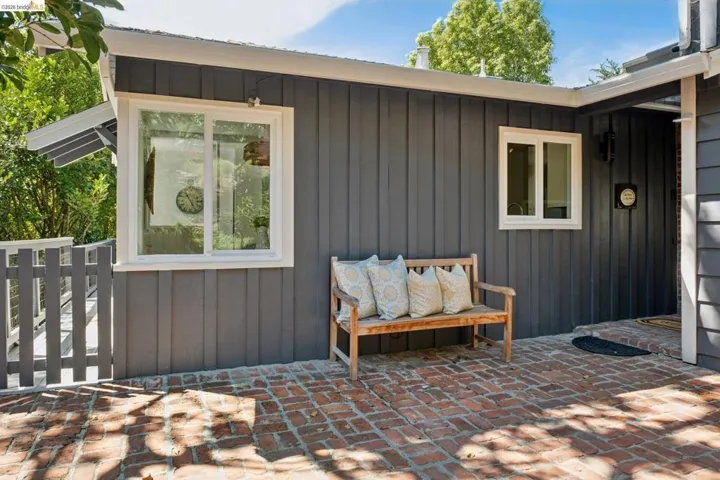 6235 Melville Dr, Oakland, California 94611 — photo 4