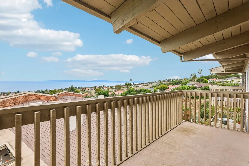 Ocean view top floor balcony Ocean view top floor balcony
