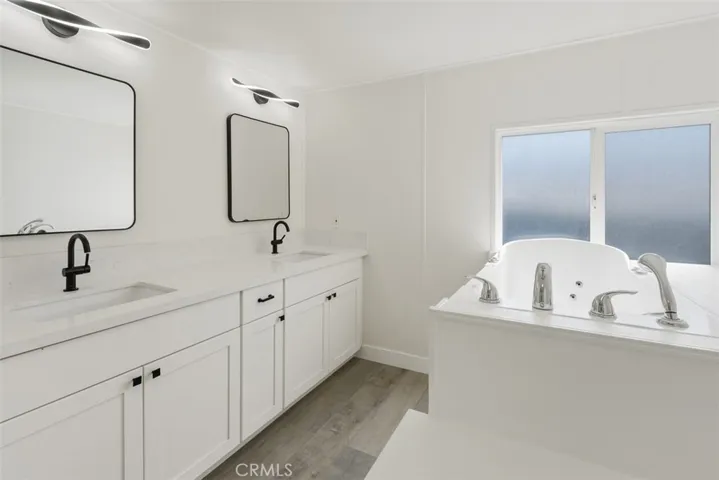 Main Suite Jacuzzi