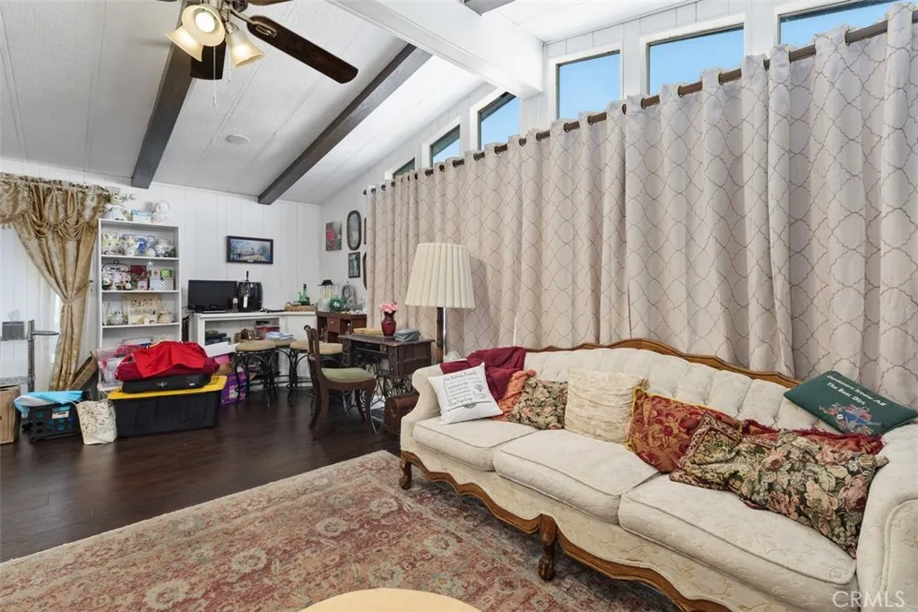 Family Room 5 Family Room 5