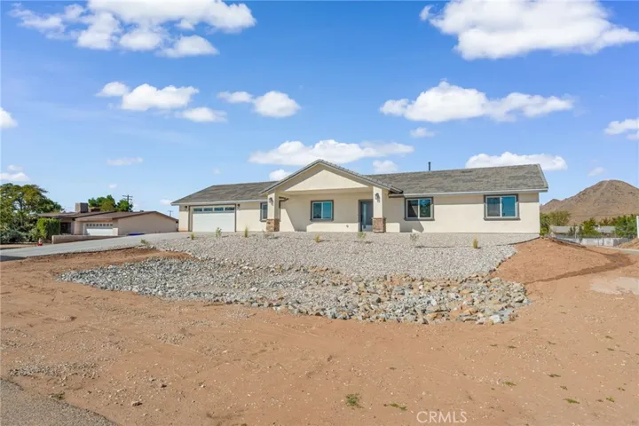 16218 Quantico Rd E, Apple Valley, California 92307 — photo 4