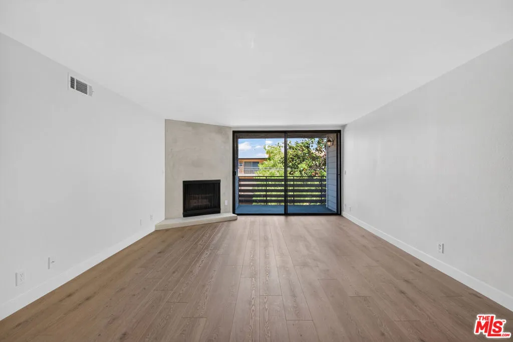 11706 Montana Avenue 204, Los Angeles, California 90049 — photo 4