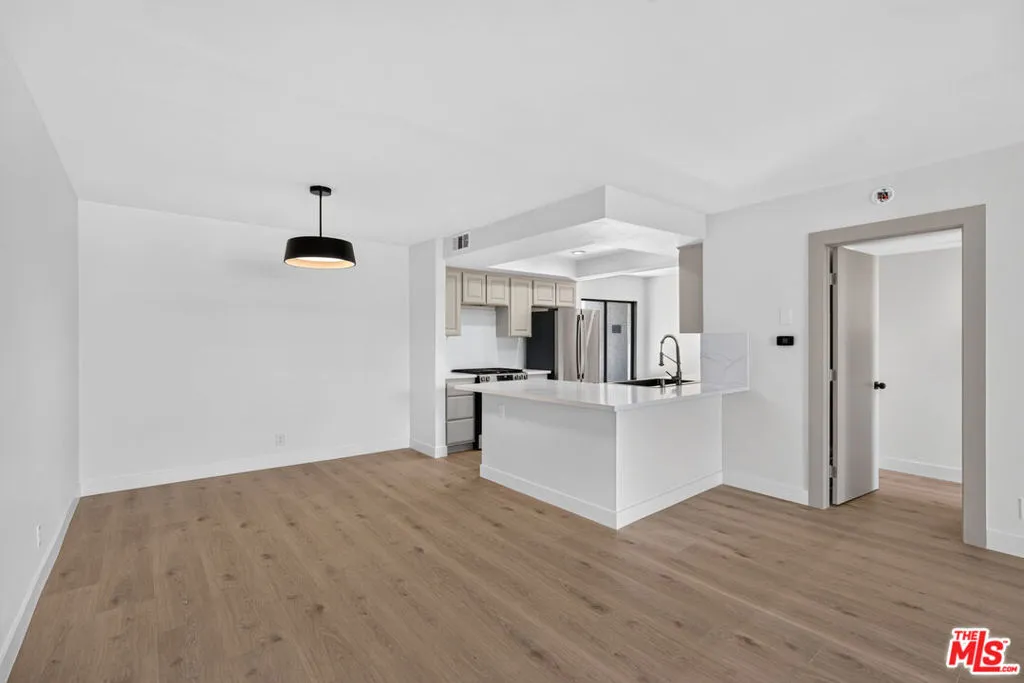 11706 Montana Avenue 204, Los Angeles, California 90049 — photo 5
