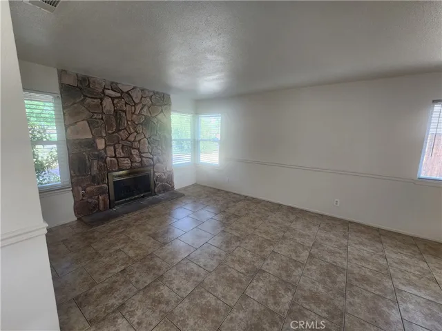 15071 Arlette Drive, Victorville, California 92394 — photo 4
