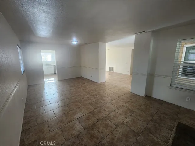 15071 Arlette Drive, Victorville, California 92394 — photo 5