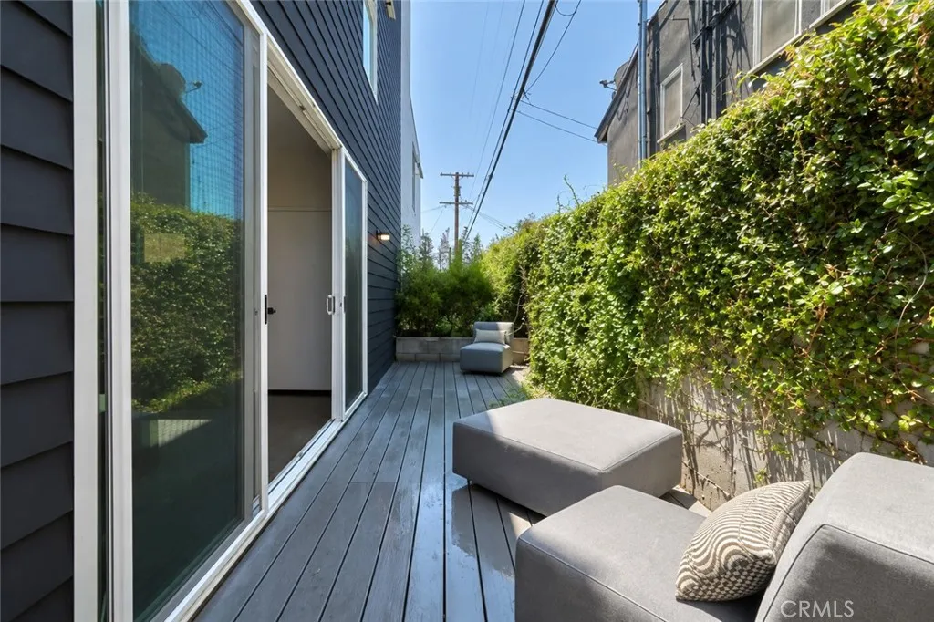 2925 S Cloverdale, Los Angeles, California 90016 — photo 4