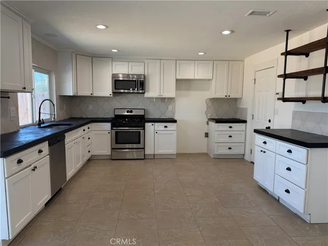 21360 Sandia, Apple Valley, California 92308 — photo 4