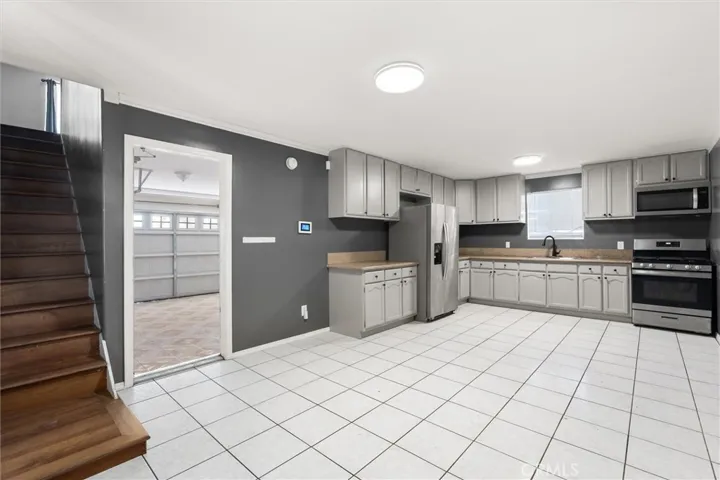 227 E 110th, Los Angeles, California 90061 — photo 5