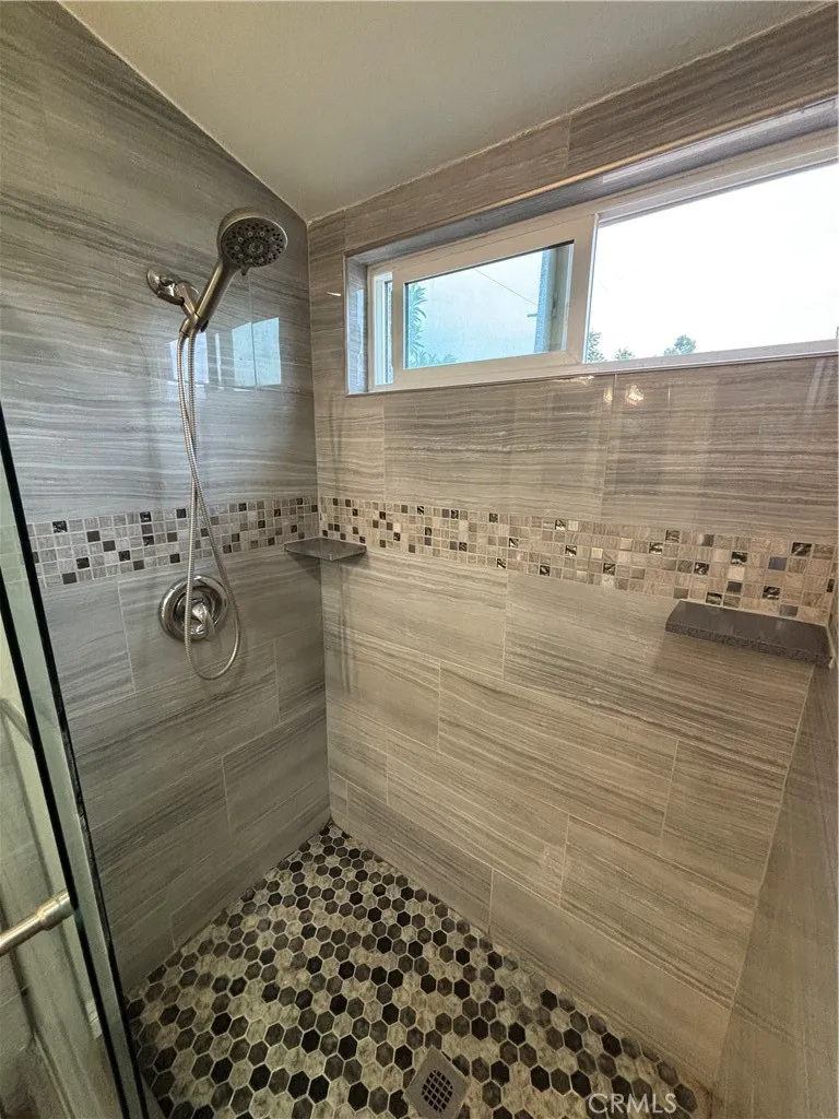 main bed room - shower