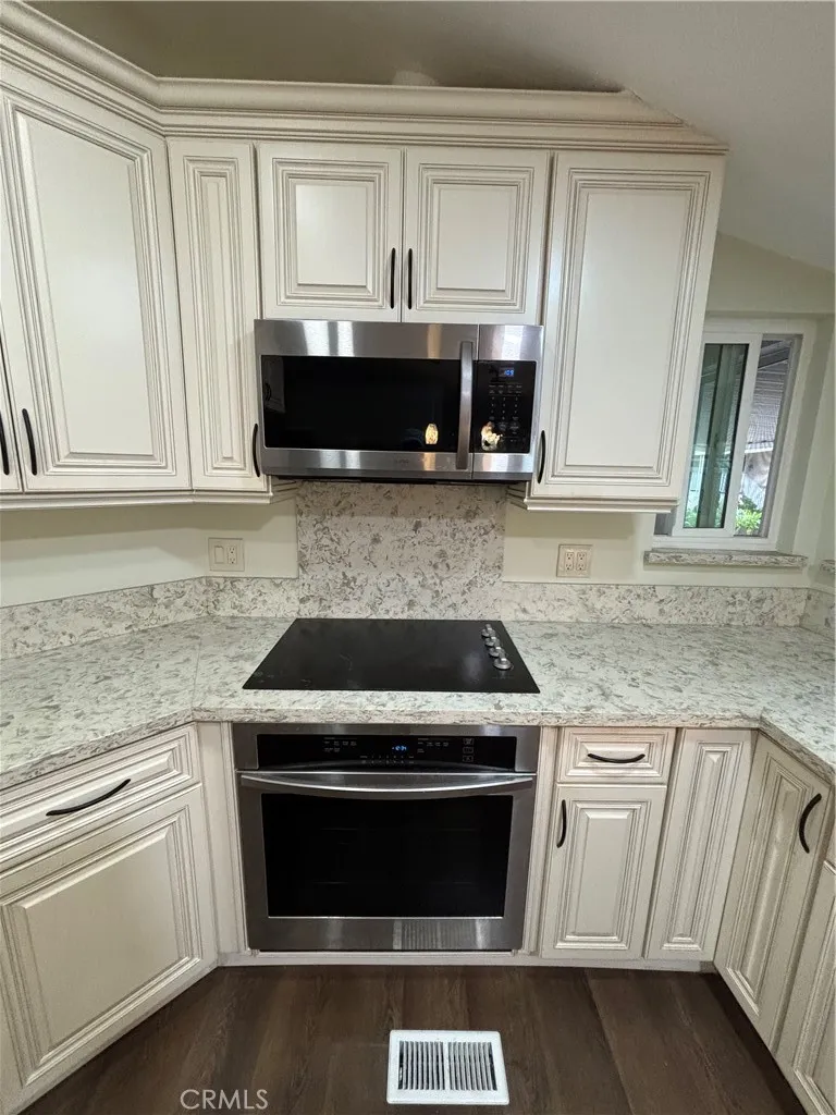 kitchen - oven & microwave