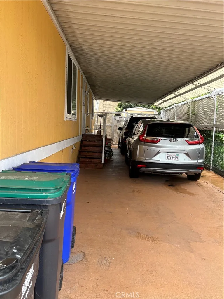 carport (3 cars)
