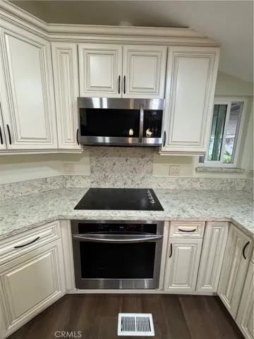 kitchen - oven & microwave