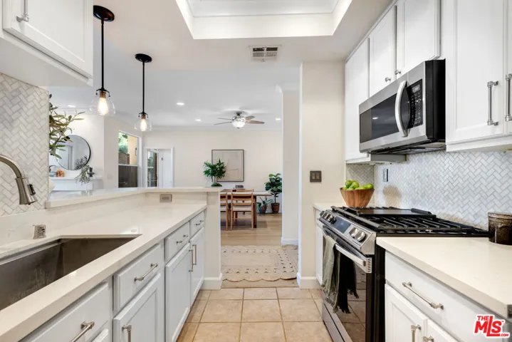 11225 Peach Grove Street 104, Los Angeles, California 91601 — photo 5